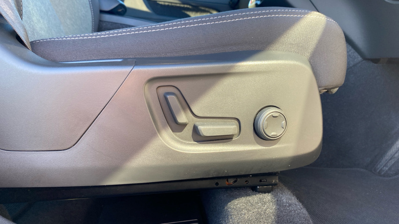 Volvo XC40 2.0 B3P Plus Dark 5dr Auto Petrol Estate